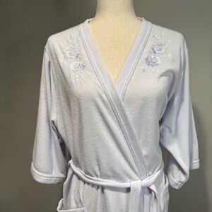 Miss Elaine Vintage Med Lavender Embroidered Floral Wrap Robe Terry Knit Lounge